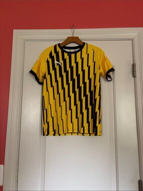 Puma Yellow and Black Diagonal Stripe Soccer Jersey. Youth XL
